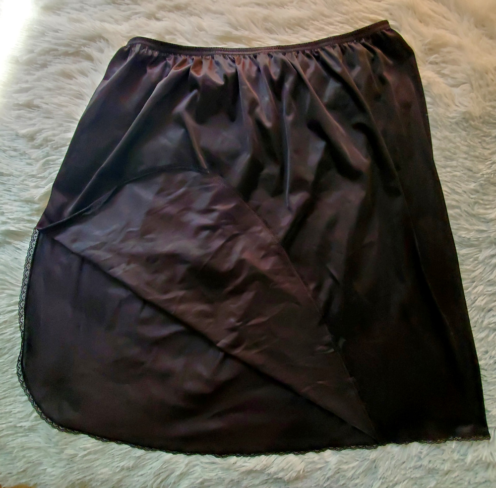 USA Vintage Vassarette Black Satin Nylon Half Slip Plus 2XL 24 / 46 Lace 11-822